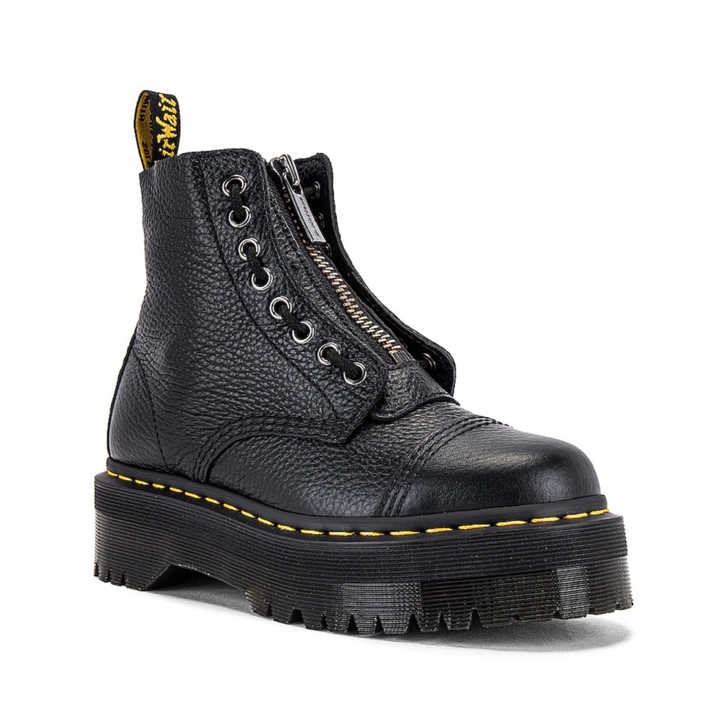 Dr. Martens Sinclair Boots. BRAND NEW 🌟 purchased from revolve size 8